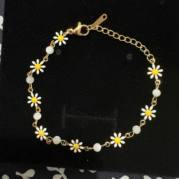 Stunning floral bracelet - Picture 3 of 3